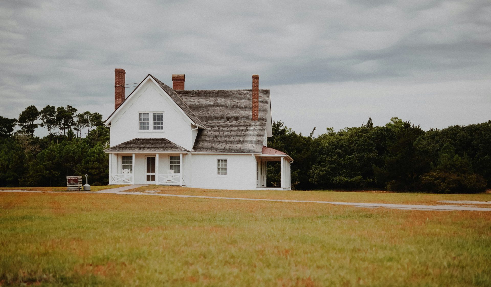 structural shot of white and gray concrete house under cloudy sky